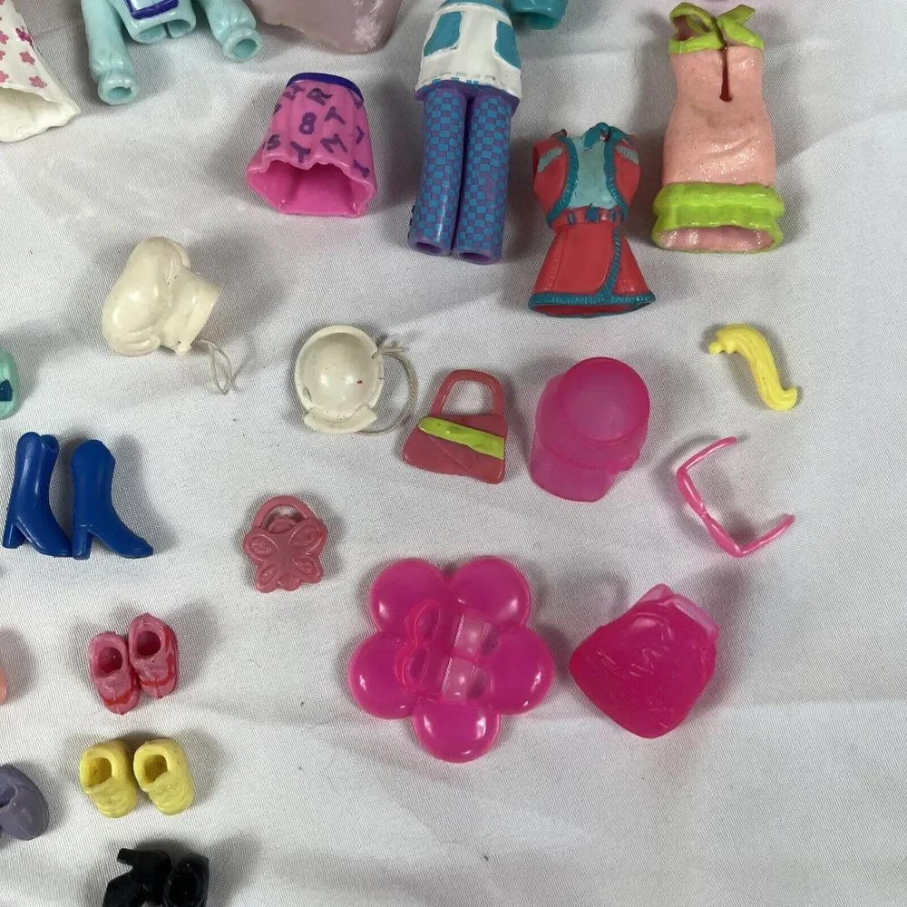 Polly Pocket Dolls & Clothes Lot Dresses Shoes Purses Shirts Pants Outfits‎